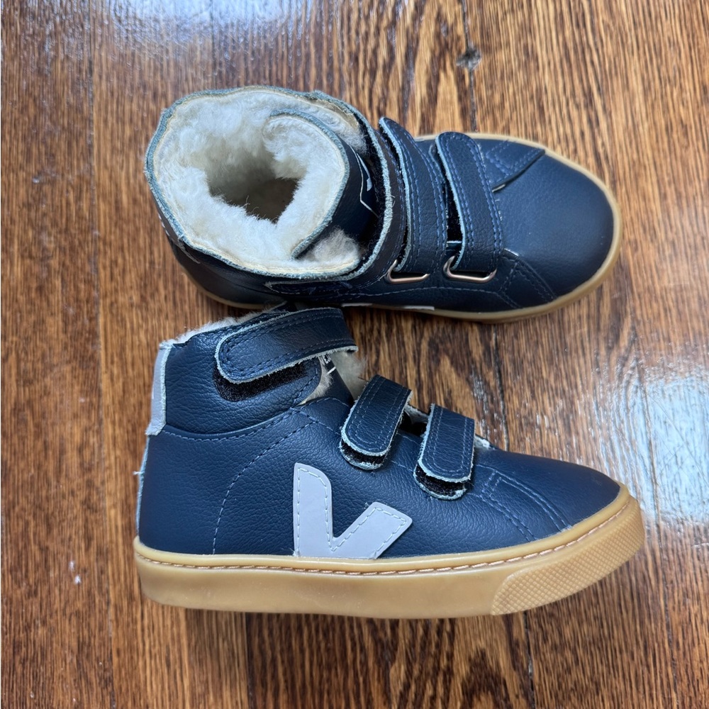 VEJA Esplar Mid Top Fur Lined Shearling Leather Sneakers